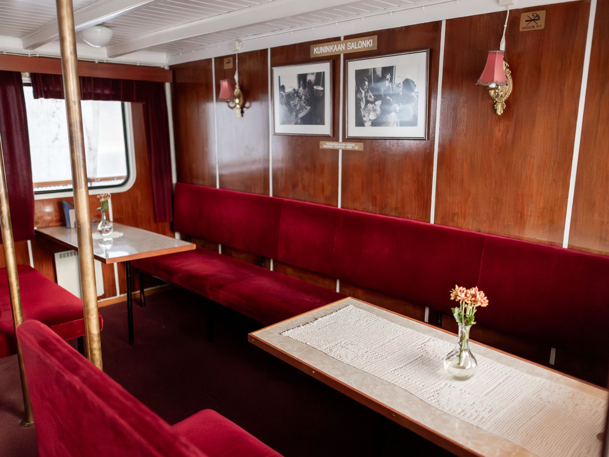 finland-old-steamship-heinavesi-saloon